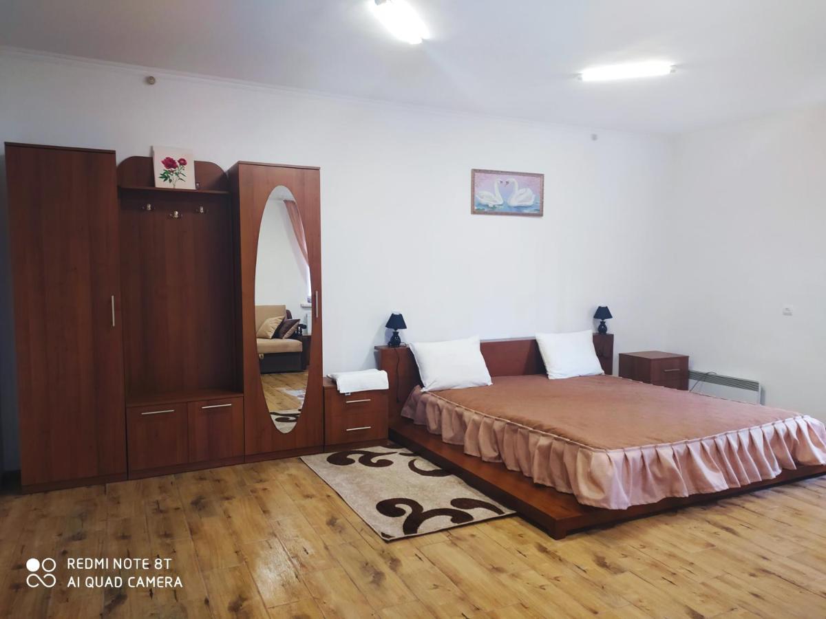 Лісова Пісня Апартаменти Гусятин Экстерьер фото